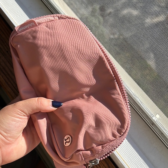 Lululemon everywhere belt bag - Picture 5 of 5